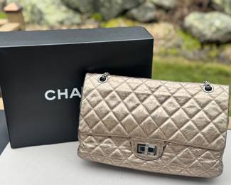 Chanel classic 2.55 metallic quilted double flap crossbody bag.
Authenticated.