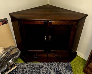 CORNER CABINET