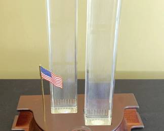 003 9 11 Twin Towers Lighted Crystal Display By Danbury Mint