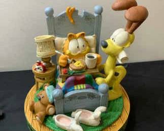 Danbury Mint Oh What A Beautiful Morning Musical Garfield Figurine