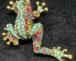 Gold Tone Green Crystal Frog Brooch