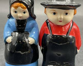 Pair Vintage Colonial Man & Woman Ceramic Shakers