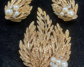 Lot 2 Gold Tn Faux Pearl Crystal Leaf Brooch +