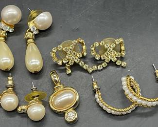 Lot 5 Vintage Gold Tn & Pearlescent Bead Jewelry +