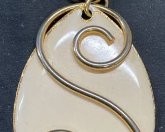 Vtg Gold Tone White Enamel Pendant Necklace