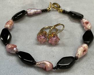Lot 2 Faux Pearl Bracelet & Pink Crystal Earrings