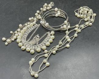 Lot 4 Pearlescent Necklaces & Bracelet