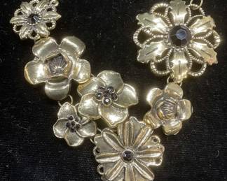 Vintage Gold Tone Flower Pendant Necklace