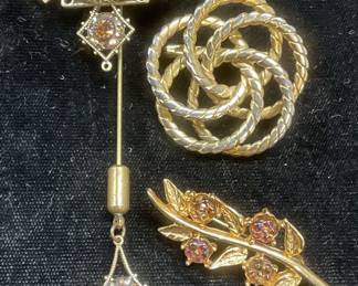 Lot 3 Vintage Gold Tn Crystal Brooches & Pin