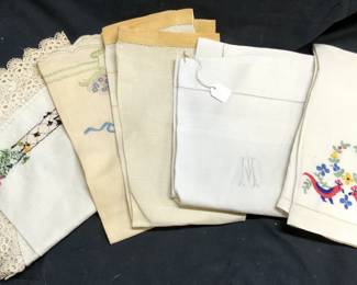 Lot 5 Vntg Assorted Table linens & Cloths