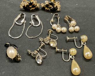 Lot 6 Vintage Sarah Coventry Earrings +