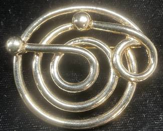 Signed SC Gold Tone Swirl Brooch