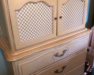 Great French provincial bedroom pieces