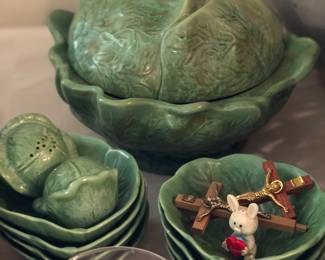 Soup tureen and bowls