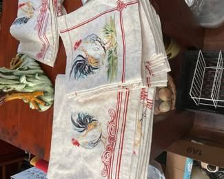 Rooster table cloth and napkins