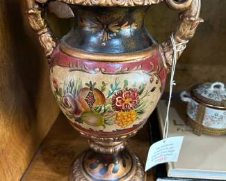 Chinese Porcelain Urn