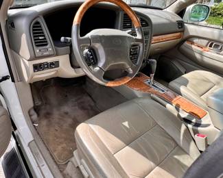 2001 Infiniti SUV - 112,000 miles - VIN# JNRDR07Y01W100570