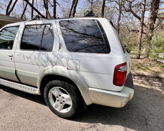 2001 Infiniti SUV - 112,000 miles - VIN# JNRDR07Y01W100570