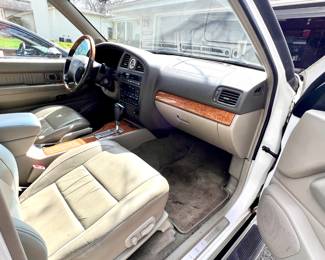 2001 Infiniti SUV - 112,000 miles - VIN# JNRDR07Y01W100570