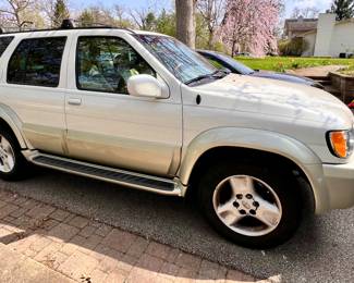 2001 Infiniti SUV - 112,000 miles - VIN# JNRDR07Y01W100570