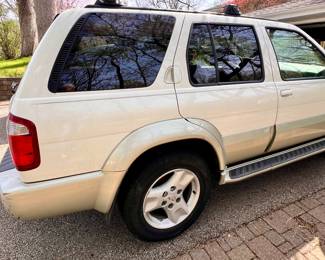 2001 Infiniti SUV - 112,000 miles - VIN# JNRDR07Y01W100570