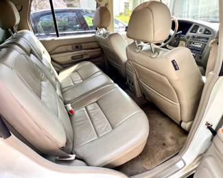 2001 Infiniti SUV - 112,000 miles - VIN# JNRDR07Y01W100570