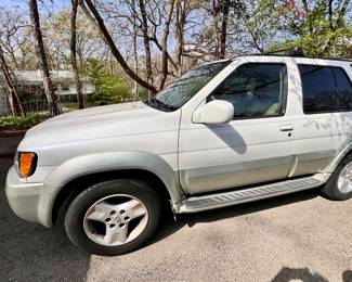 2001 Infiniti SUV - 112,000 miles - VIN# JNRDR07Y01W100570