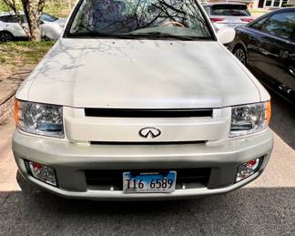 2001 Infiniti SUV - 112,000 miles - VIN# JNRDR07Y01W100570
