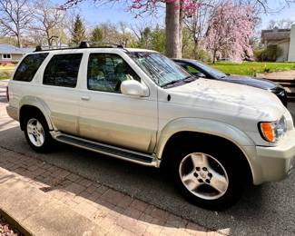 2001 Infiniti SUV - 112,000 miles - VIN# JNRDR07Y01W100570