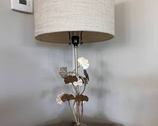 Metal Leaf Table Lamp