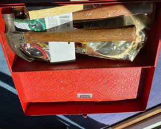 tool box / hammer