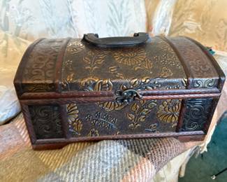 vintage treasure chest jewelry box