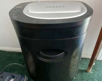 Royal 1212X cross cut paper shredder