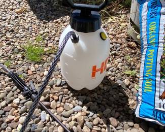 HDX 1 2 gallon multipurpose lawn and garden pump sprayer