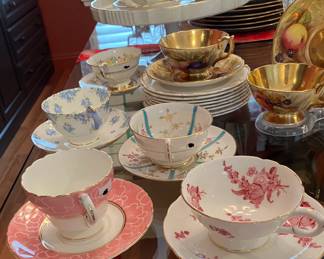 BEAUTIFUL HIGH END TEACUPS AND SAUCERS