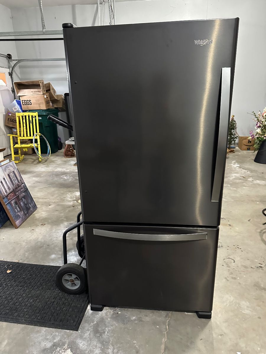 Whirlpool refrigerator with ice-maker