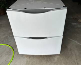 Drawer pedestals for upright washers & dryers.