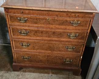 DRESSER