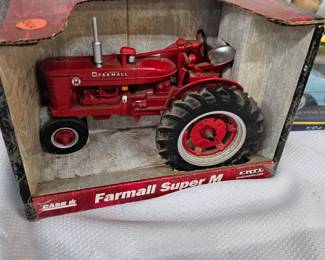 FARMALL CASE DIE CAST TRACTOR TOY