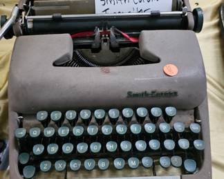 VINTAGE TYPEWRITER