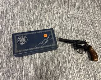 SMITH & WESSON PISTOL REVOLVER