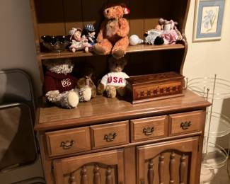 Small cabinet w hutch