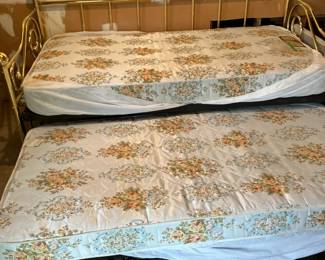 Daybed with trundle bed