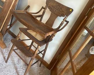 ANTIQUE HIGH CHAIR