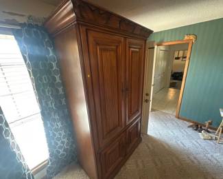 MEDIA CABINET 46X24X7FT