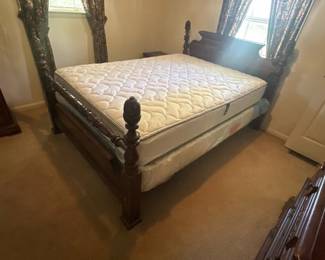 QUEEN BED