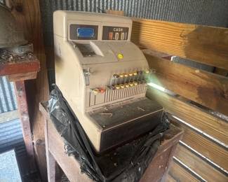 VINTAGE CASH REGISTER