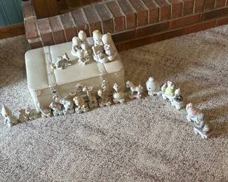 LOT OF PRECIOUS MOMENTS FIGURES AND SMALL CASE