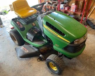 JOHN DEERE RIDING MOWER