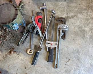 PIPE WRENCHES, TORQUE WRENCHES ETC